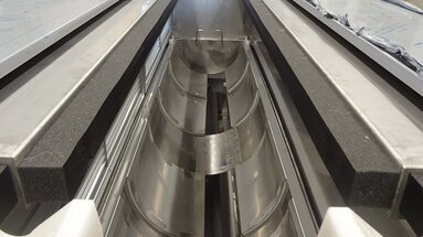 Trocknermodernisierung mit dem GALVADRY | © Richard Tscherwitschke GmbH Draufsicht auf den GALVADRY, Trockneröffnung oben, in die das Galvanisieraggregat gefahren wird | © Richard Tscherwitschke GmbH