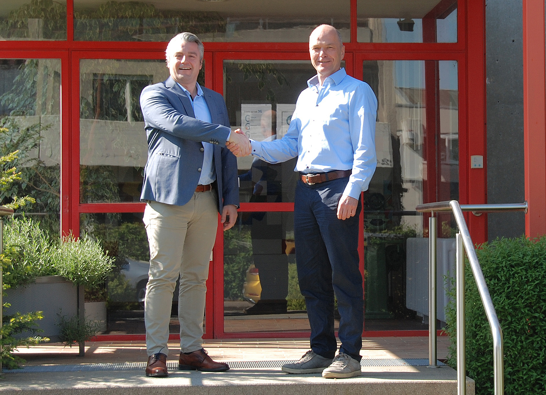Richard Tscherwitschke GmbH | © Richard Tscherwitschke GmbH Norbert Dallner und Andreas Tscherwitschke vor dem Firmengebäude | © Richard Tscherwitschke GmbH